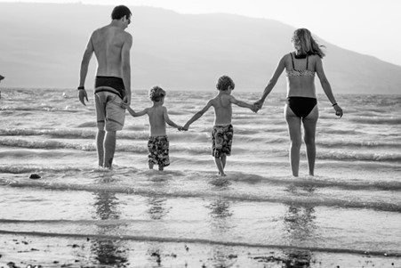 Money-Saving Family Vacations: Tips And Tricks  image