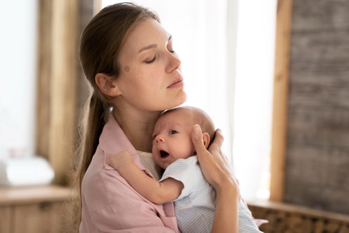 Safe Fragrances for Mums: How to Choose Women's Perfume That Won’t Harm Your Baby  image